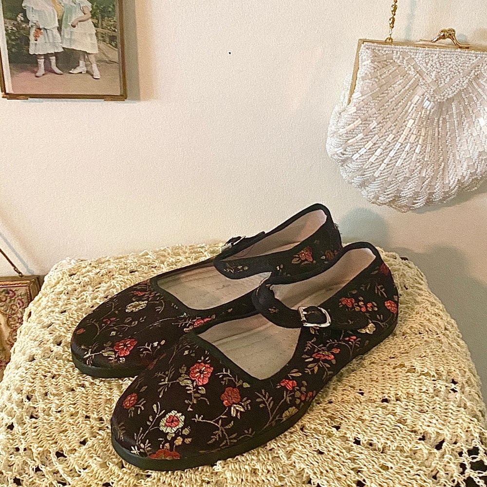 ❦ Nin Hao Chinese Satin Brocade Floral Mary Janes • Urban Outfitters ❦